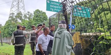 Pemkot Jakarta Timur menutup dua akses Taman Kota Cawang usai dugaan aktivitas asusila. Pengawasan diperketat dan penerangan ditambah. (Foto: ANTARA/Siti Nurhaliza)