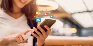 Psikiater Lahargo Kembaren jelaskan tiga filter penting sebelum unggah konten di media sosial agar terhindar dari dampak negatif. (Foto: Freepik)