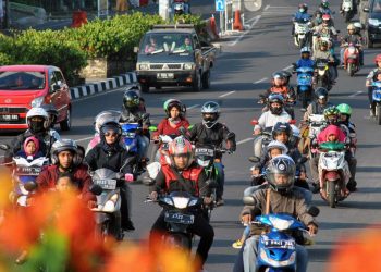 Simak tips lengkap tetap fokus berkendara sepeda motor saat puasa agar aman, nyaman, dan terhindar dari risiko kecelakaan di jalan.