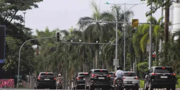 Modus penipuan surat tilang ETLE lewat Whatsapp dan SMS kembali marak. File APK berbahaya bisa mencuri data pribadi dan perbankan.