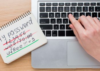 Simak panduan lengkap membuat password kuat agar akun media sosial dan email tidak mudah diretas. Terapkan tips keamanan digital berikut ini. (Foto: rri.co.id)