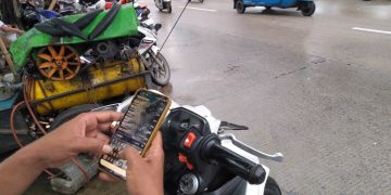 Polisi Tangerang meningkatkan patroli untuk menertibkan debt collector berkedok mata elang yang meresahkan warga dan melanggar prosedur hukum. (Foto: KOMPAS/ADITYA DIVERANTA)