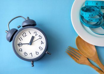 Apakah puasa Ramadhan dengan niat diet tetap sah dan berpahala? Simak penjelasan fikih serta pandangan ulama tentang niat puasa.