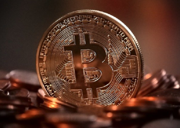 Harga Bitcoin jatuh di bawah USD 64.000. Biaya tambang kini lebih mahal dari harga jual, membuat penambang kripto mulai mematikan perangkat. (Foto: Pixabay)