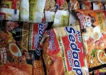 KSPI curiga buruh Mie Sedaap dirumahkan jelang Lebaran untuk hindari THR. Perusahaan membantah dan sebut penyesuaian produksi. (Foto: Facebook/Sera Putri)