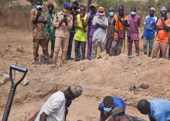 Presiden Nigeria kirim pasukan ke Kwara dan Katsina setelah ratusan warga tewas ditembak kelompok bersenjata. Militer diminta buru pelaku. (Foto: Reuters)