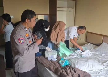 Polisi tangkap sejoli yang tinggalkan bayi baru lahir sendirian di apartemen Bekasi Selatan. Simak kronologi dan lokasi penangkapan. (Foto: bekasi.pojoksatu.id)