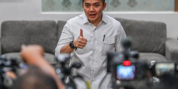 Seskab Teddy Indra Wijaya memastikan Program Makan Bergizi Gratis tidak mengurangi anggaran pendidikan. Sekolah dan insentif guru justru bertambah. (Foto: BPMI Sekretariat Presiden)