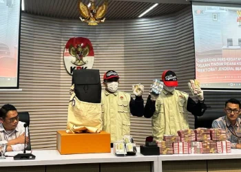 KPK mengungkap dugaan jatah bulanan Rp7 miliar untuk pejabat Bea Cukai terkait impor barang KW. Enam orang telah ditetapkan sebagai tersangka. (Foto: Limitnews/Istimewa)