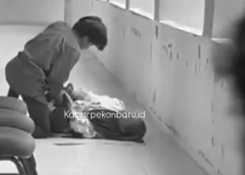 Simak kronologi pembacokan mahasiswi UIN Suska Pekanbaru jelang sidang skripsi. Pelaku teman dekat, terancam 12 tahun penjara. (Foto: X @neverAl0nely__)