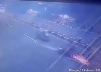 Pemotor lawan arah di Cibinong Bogor jadi tersangka usai picu kecelakaan maut. Polisi jerat pelaku dengan pasal berlapis dan ancaman penjara. (Foto: Tangkapan Layar Sosial Media)
