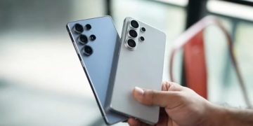 Bocoran Galaxy S26 mengungkap dukungan komunikasi satelit, layar privasi baru, hingga peningkatan kamera dan baterai. (Foto: hitvberita.com)