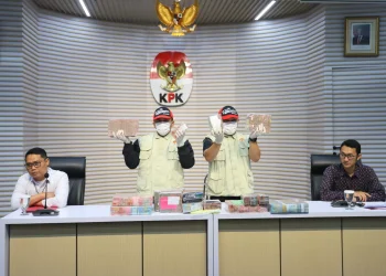 KPK melakukan OTT terhadap hakim PN Depok terkait dugaan suap urus perkara. Uang ratusan juta rupiah turut diamankan dalam operasi tersebut. (Foto: Dery Ridwansah/ JawaPos.com)
