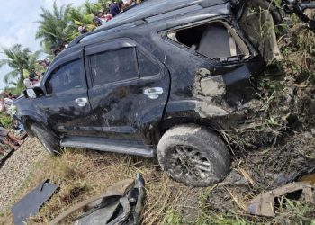 Kecelakaan maut terjadi di Asahan Sumut saat KA Putri Deli menabrak Fortuner di perlintasan tanpa palang. Dua anak tewas dan sopir kritis. (Foto: deteksi.co)