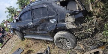 Kecelakaan maut terjadi di Asahan Sumut saat KA Putri Deli menabrak Fortuner di perlintasan tanpa palang. Dua anak tewas dan sopir kritis. (Foto: deteksi.co)