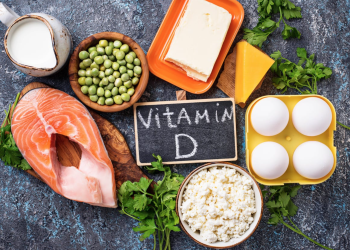 Kurang paparan matahari saat musim hujan bisa picu defisiensi vitamin D. Simak sumber makanan alami yang kaya vitamin D.
