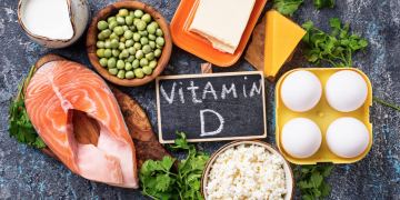 Kurang paparan matahari saat musim hujan bisa picu defisiensi vitamin D. Simak sumber makanan alami yang kaya vitamin D.