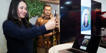 Telkomsel mulai menerapkan registrasi SIM biometrik sejak Januari 2026 dan menjamin keamanan data wajah pelanggan sesuai standar internasional. (Foto: trendtech.id)
