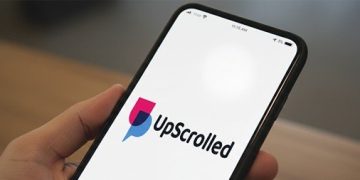 Aplikasi UpScrolled naik ke puncak App Store setelah TikTok diboikot. Simak profil dan konsep teknologinya. (Foto: ifakta.co)