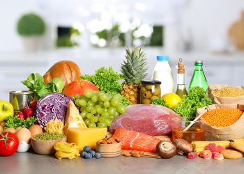 Studi terbaru ungkap diet Mediterania dapat turunkan risiko stroke hingga 18 persen pada perempuan, terutama setelah menopause. (Foto: Halodoc)