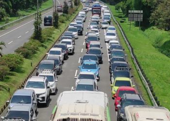 Libur Imlek picu lonjakan kendaraan ke Kota Bandung. Polisi catat jutaan kendaraan masuk dan sebabkan kemacetan di sejumlah ruas jalan. (Foto: metrotvnews.com/P Aditya)