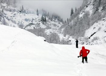 Longsor salju di Castle Peak California tewaskan delapan pemain ski. Tim penyelamat masih mencari satu korban di tengah badai ekstrem. (Foto: Anadolu Agency)