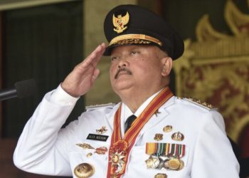 Mantan Gubernur Sumsel Alex Noerdin meninggal dunia di Jakarta setelah sempat menjalani operasi empedu. Simak profil dan perjalanan kariernya.