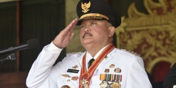 Mantan Gubernur Sumsel Alex Noerdin meninggal dunia di Jakarta setelah sempat menjalani operasi empedu. Simak profil dan perjalanan kariernya.