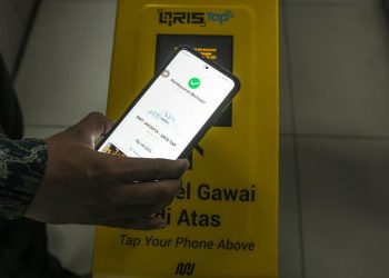 QRIS Tap belum bisa digunakan di iPhone karena Apple belum membuka akses NFC untuk pihak ketiga. Ini penjelasan lengkap dari Bank Indonesia. (Foto: ANTARA FOTO/Sulthony Hasanuddin/nym)