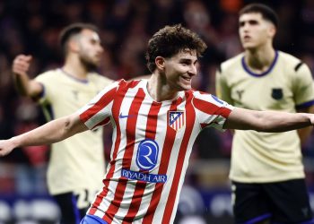 Julian Alvarez kembali mencetak gol saat Atletico Madrid menang 4-0 atas Barcelona di semifinal Copa del Rey. Simeone puas dengan performanya. (Foto: X/@atletienglish)