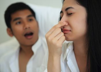Mulut tetap bau saat puasa meski rajin sikat gigi? Dokter gigi jelaskan penyebab dan cara mengatasinya dengan tepat. (Foto: Alodokter)