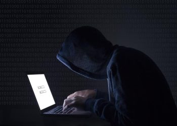 Seorang hacker membalas aksi scammer dengan script VoIP yang membanjiri saluran telepon mereka hingga tidak bisa digunakan. (Foto: IBTimes UK)