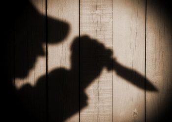 Kasus pembacokan di UIN Suska Riau dipicu sakit hati karena cinta bertepuk sebelah tangan. Psikiater jelaskan bahaya emosi tak terkelola.