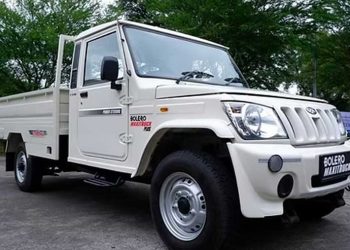 Pick up Mahindra untuk Koperasi Desa Merah Putih mulai tiba di Priok meski impor sempat ditunda. Target seratus lima ribu unit rampung tahun ini. (Foto: Bloombergtechnoz.com)
