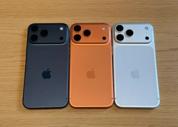 iPhone 17 Pro Max jadi HP bekas terlaris di AS. Depresiasi rendah disebut jadi alasan banyak pengguna menjualnya kembali. (Foto: X/@digimaga)