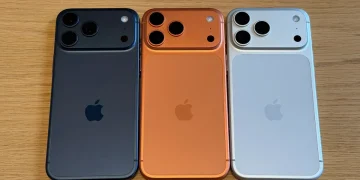 iPhone 17 Pro Max jadi HP bekas terlaris di AS. Depresiasi rendah disebut jadi alasan banyak pengguna menjualnya kembali. (Foto: X/@digimaga)