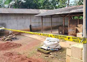 Enam orang meninggal dunia usai pesta miras di Jepara, sementara dua lainnya dirawat. Polisi masih menyelidiki penyebab kejadian tersebut. (Foto: Murianews./Fawih Mansur Hidayat)
