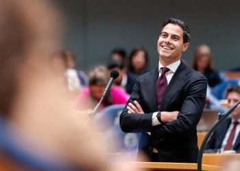 Rob Jetten resmi dilantik sebagai PM Belanda termuda. Ia juga menjadi perdana menteri pertama yang terbuka mengakui dirinya gay.