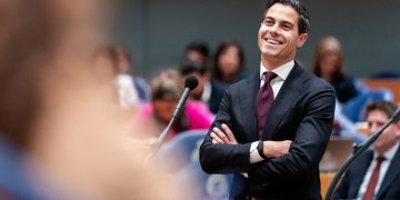 Rob Jetten resmi dilantik sebagai PM Belanda termuda. Ia juga menjadi perdana menteri pertama yang terbuka mengakui dirinya gay.