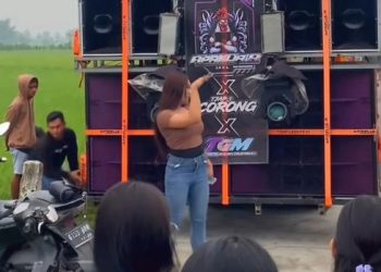 Sahur on the Road di Jombang viral karena sound horeg dan penari seksi. Polisi menegaskan acara tersebut tidak mengantongi izin resmi. (Foto: Dok. Istimewa/tangkapan layar)