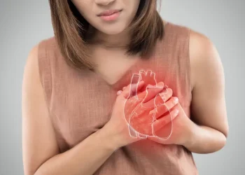 Ahli jantung mengungkap tanda silent heart attack yang sering dianggap sepele. Kenali gejala dan kelompok berisiko agar tidak terlambat ditangani. (Foto: metropolisindia.com)