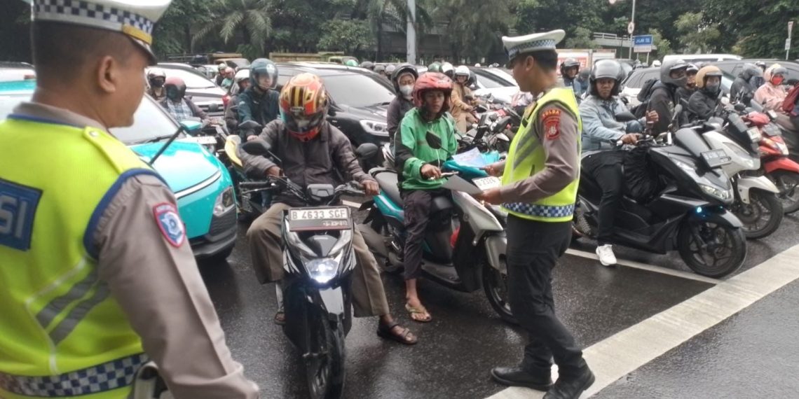 Ini Pelanggaran Lalu Lintas yang Jadi Sasaran Utama Operasi Keselamatan Jaya 2026 Operasi Keselamatan Jaya 2026 digelar dua pekan dengan fokus penindakan pelanggaran lalu lintas yang sering terjadi di Jakarta. (Foto: RRI.co.id)