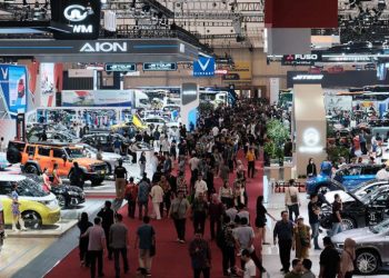 Penjualan mobil baru turun pada 2025 akibat daya beli melemah. Konsumen lebih memilih mobil bekas, sementara segmen LCGC anjlok. (Foto: katadata.co.id)