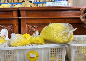 Polisi mengungkap pabrik mi berformalin di Boyolali dengan produksi besar dan pemasaran ke wilayah Solo. Simak fakta pengungkapan kasus ini. (Foto: Intan Alliva Khansa/kumparan)