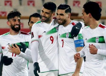 Isu Iran mundur dari Piala Dunia 2026 memunculkan pertanyaan soal pengganti. Irak dan Uni Emirat Arab disebut jadi kandidat terkuat.