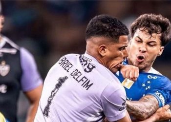 Pertandingan Cruzeiro vs Atletico Mineiro di final Campeonato Mineiro diwarnai tawuran pemain yang berujung pada 23 kartu merah. (Foto: zimelpress)