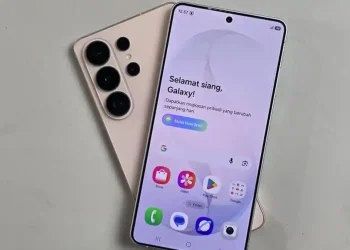 Pengguna awal Galaxy S26 melaporkan bug pada sertifikasi Google Play Protect yang membuat beberapa aplikasi tidak dapat berjalan normal. (Foto: KOMPAS.com/ Galuh Putri Riyanto)