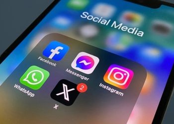 Pemerintah menetapkan sanksi bagi PSE yang gagal membatasi akses media sosial anak di bawah usia 16 tahun, mulai dari teguran hingga pemblokiran layanan. (Foto: UNSPLASH/JULIAN CHRIS)