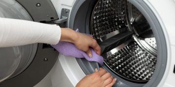 Cara Tepat Membersihkan Mesin Cuci Agar Tidak Bau dan Tetap Awet Dipakai