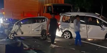 Kecelakaan beruntun di Tol Cipularang arah Jakarta melibatkan banyak kendaraan. Dua orang meninggal dan beberapa korban luka setelah truk diduga mengalami rem blong. (Foto: Dok Jasamarga Metropolitan Tollroad)
